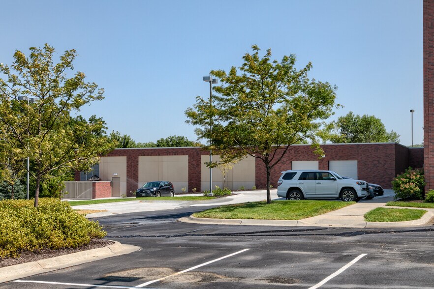 More Photos Of 15950 W Dodge Rd, Omaha Office For Lease