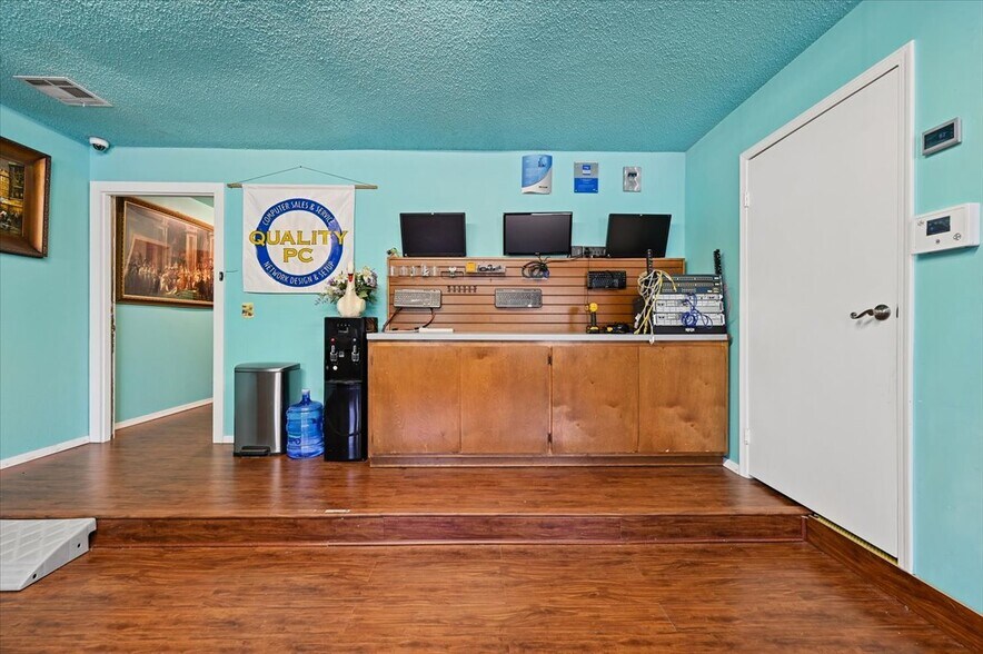 More Photos Of 4940 E 73rd St, Tulsa Office For Sale