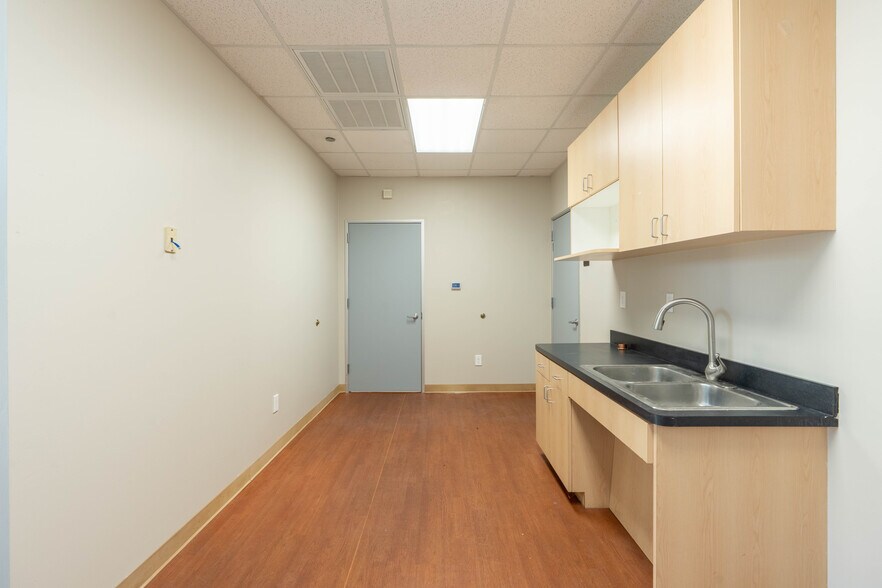 More Photos Of 175 S Ridge Rd, McKinney Medical For Lease