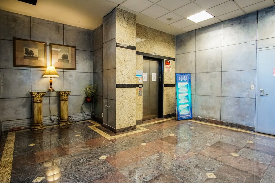 More Photos Of 2999 W 6th St, Los Angeles Health Club For Lease