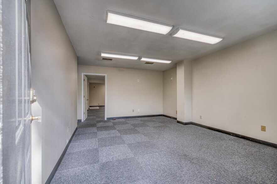 More Photos Of 1014 Creighton Rd, Pensacola Flex For Lease