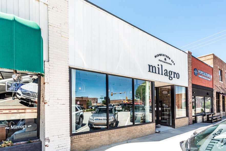 Primary Photo Of 8006 Foster St, Overland Park Storefront For Lease