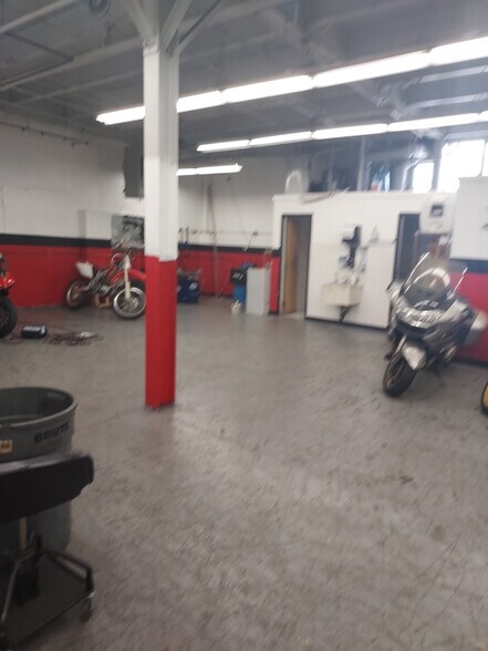 More Photos Of 2070 Jericho Tpke, New Hyde Park Auto Repair For Sale