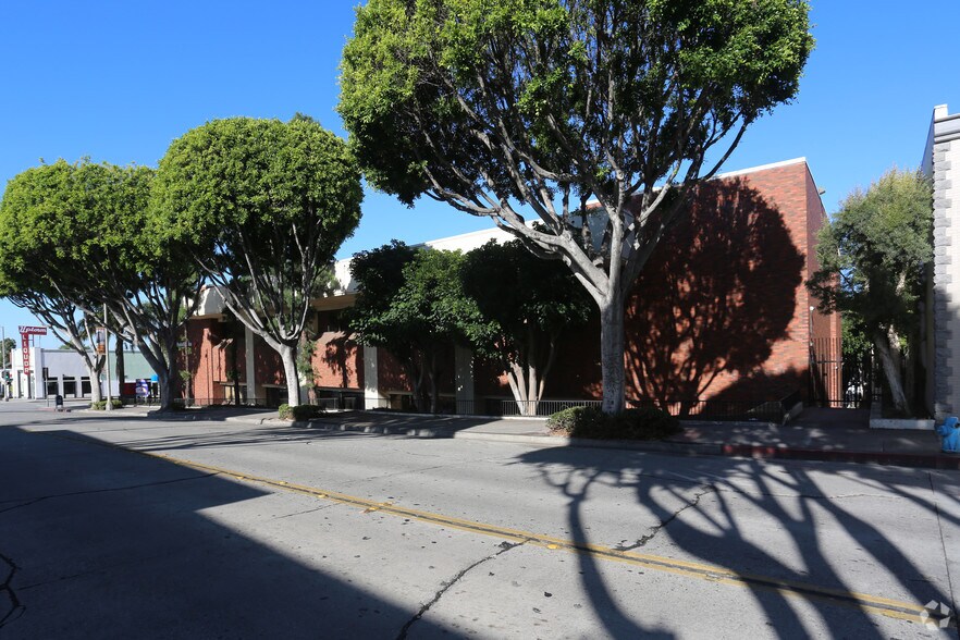 More Photos Of 7255 Greenleaf Ave, Whittier Bank For Lease