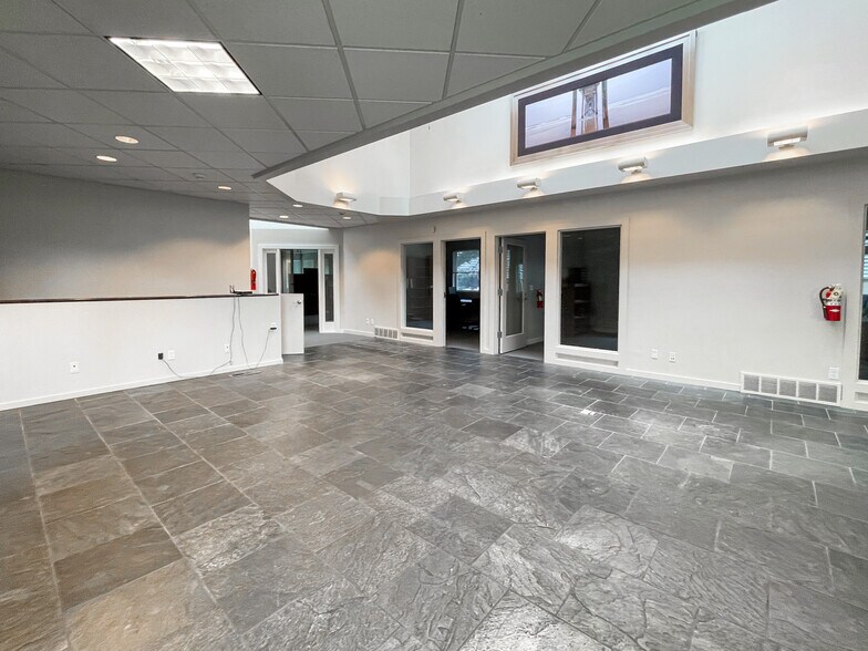 More Photos Of 13417 NE 20th St, Bellevue Office For Sale