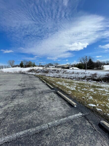 More Photos Of 35 Arnold Ln, Bloomfield Freestanding For Sale