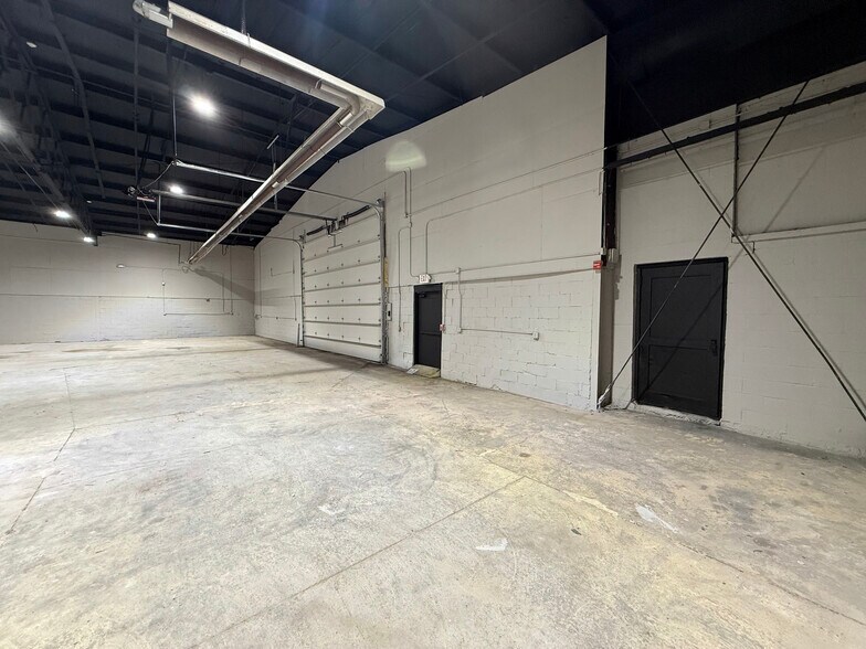 More Photos Of 19300-19400 Allen Rd, Melvindale Manufacturing For Lease