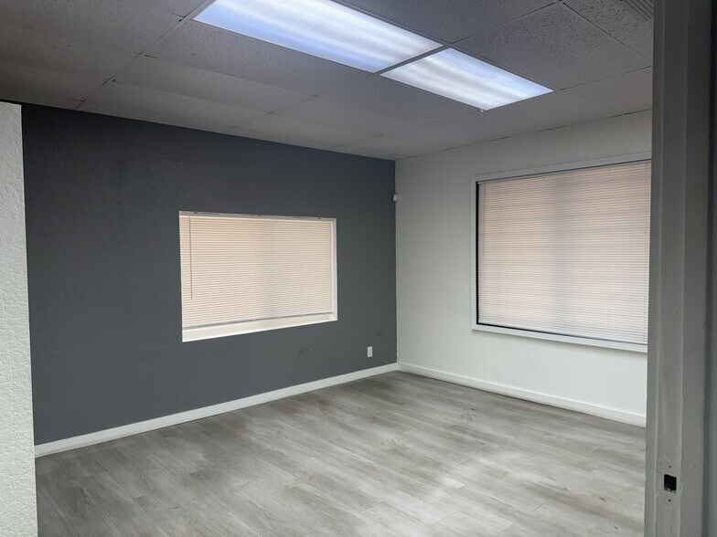 More Photos Of 1110 2nd Ave S, Lake Worth Warehouse For Lease