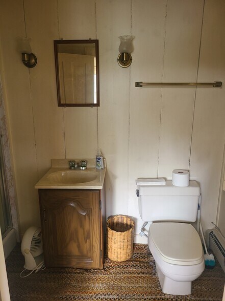 More Photos Of 555 E Main St, Somerset Flex For Sale