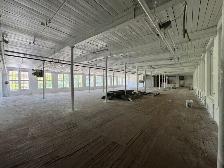 More Photos Of 176 Hartford Rd, Manchester Warehouse For Lease