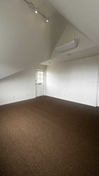 More Photos Of 939 Glenneyre St, Laguna Beach Office For Lease