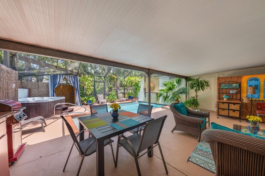 More Photos Of 941 Virginia Dr, Sarasota Apartments For Sale