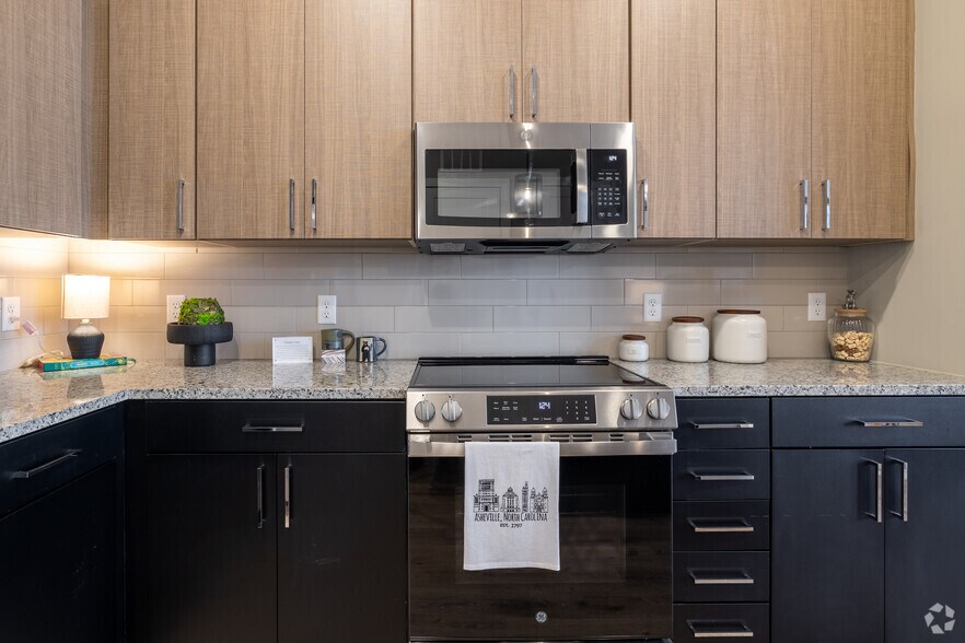 More Photos Of 146 Roberts St, Asheville Apartments For Lease