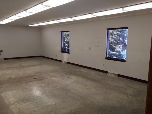 More Photos Of 590 Cardigan Rd, Shoreview Warehouse For Lease