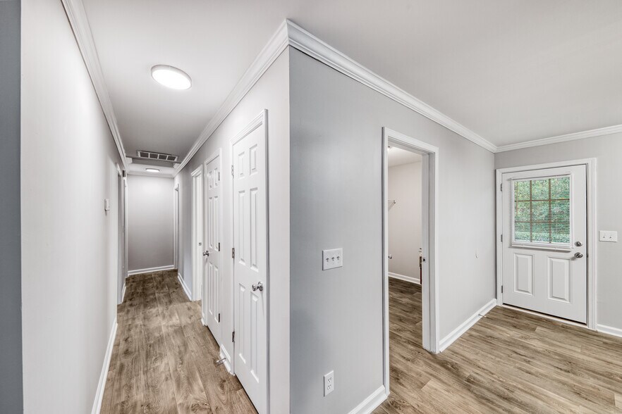 More Photos Of 100-202 Oak Bluff Dr, Athens Apartments For Sale