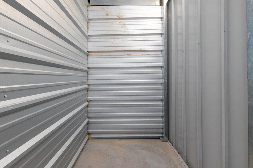 More Photos Of 1614 N Valley Pike, Rockingham Self Storage For Sale