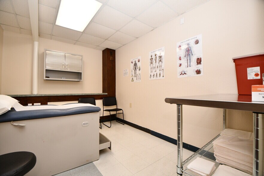 More Photos Of 7118 Harrisburg Blvd, Houston Medical For Sale