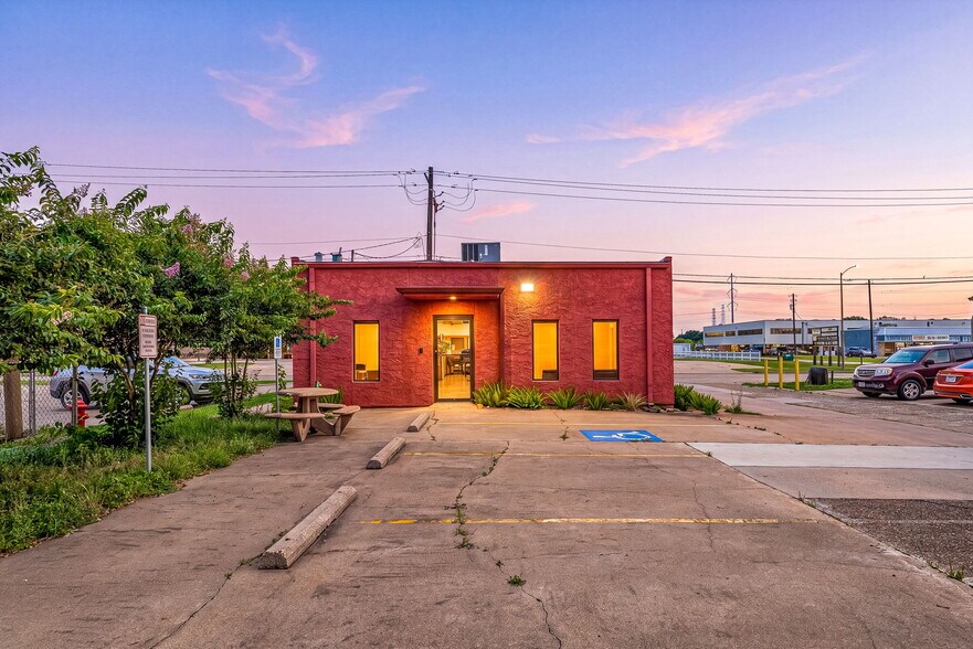 More Photos Of 130 W San Augustine St, Deer Park Office For Sale