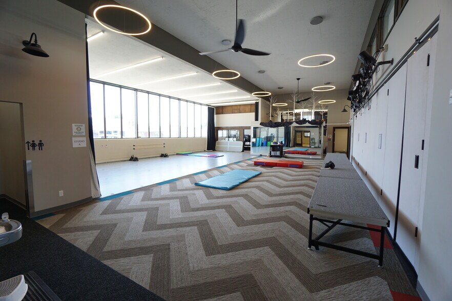 More Photos Of 401 S 7th St, Sunnyside Bank For Sale