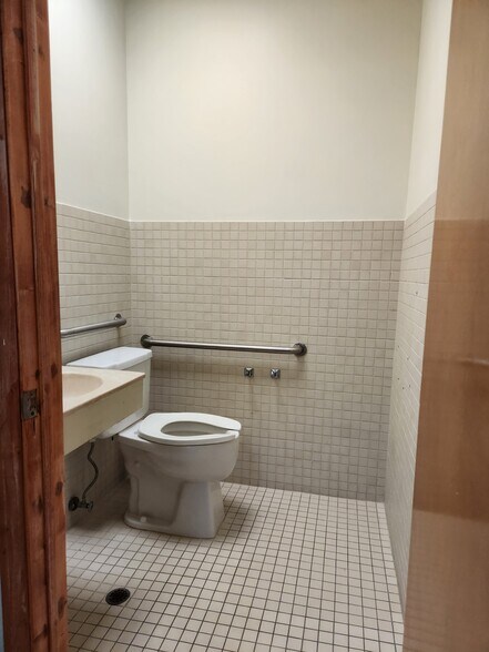 More Photos Of 5100 W Copans Rd, Margate Office For Lease