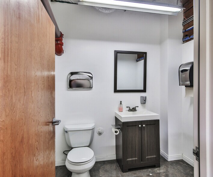 More Photos Of 3720 Skypark Dr, Torrance Research And Development For Lease