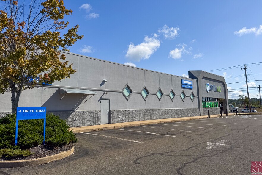 More Photos Of 10 Hemingway Ave, East Haven Drugstore For Lease