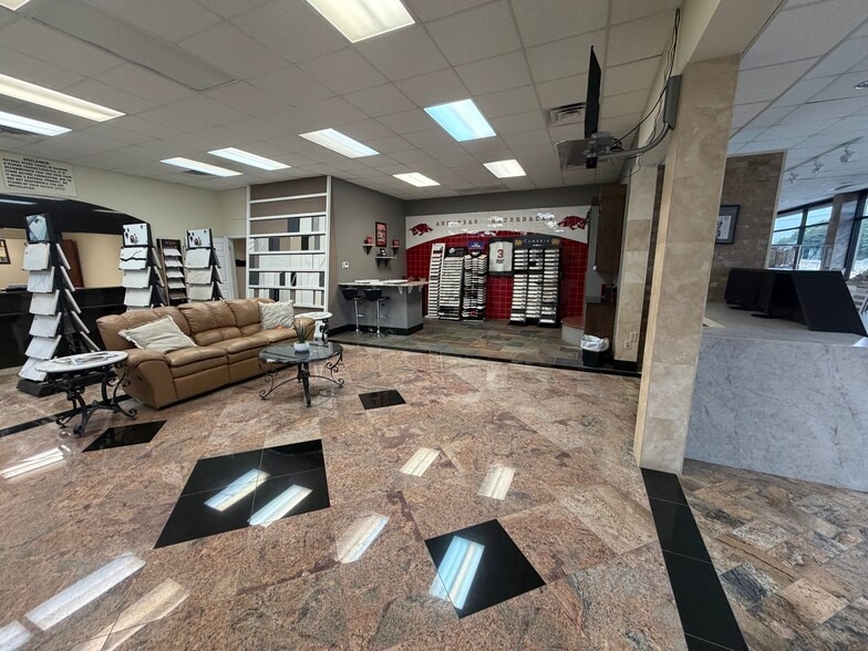 More Photos Of 18525 I-30 Hwy, Benton Showroom For Sale