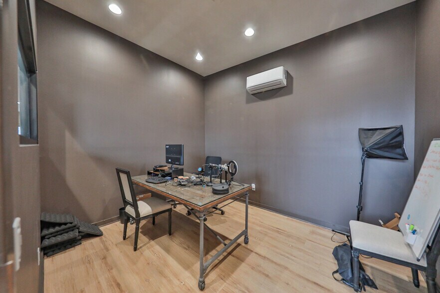 More Photos Of 915 Northampton St, Easton General Retail For Sale