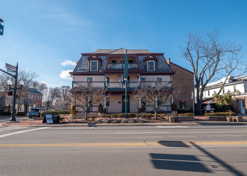 More Photos Of 649 High St, Worthington Storefront Retail Office For Sale