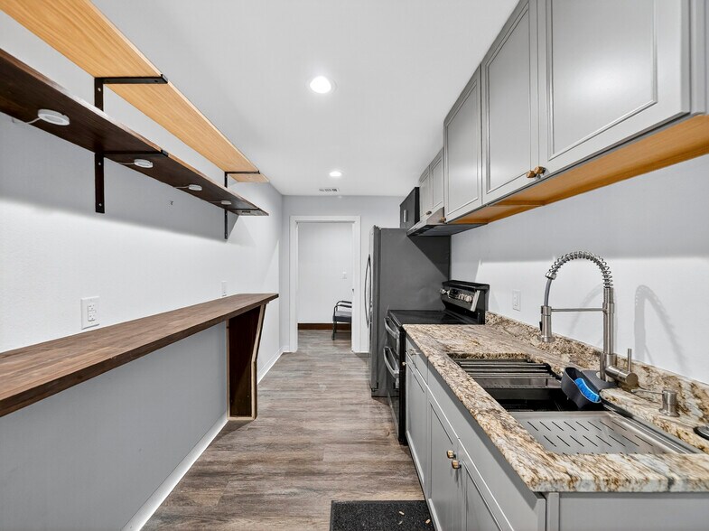 More Photos Of 612 N Third Street, Princeton Office For Sale