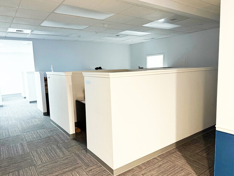 More Photos Of 15 Research Rd, East Falmouth Warehouse For Lease