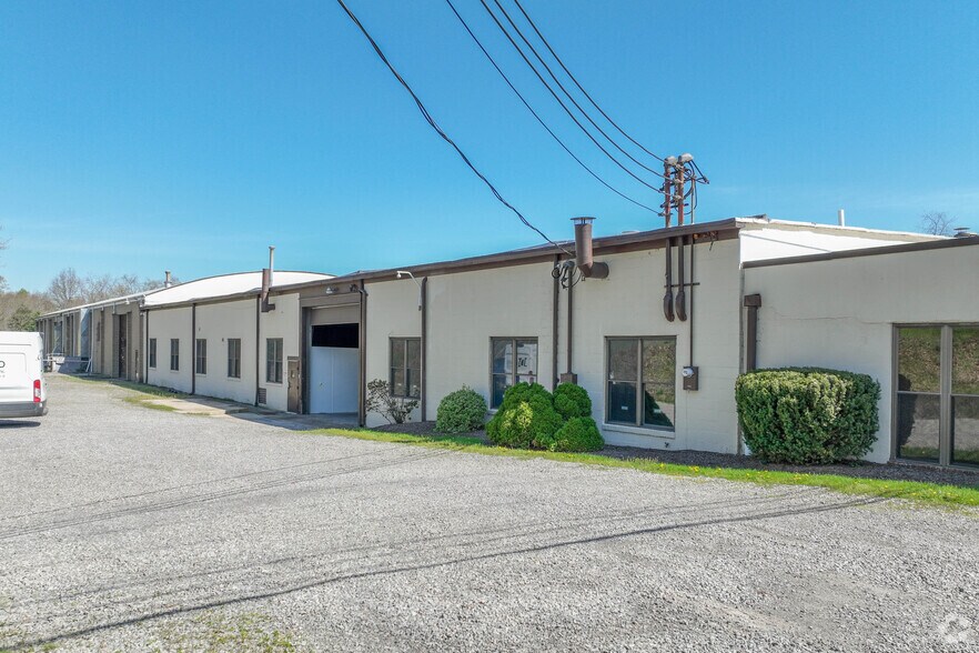 More Photos Of 131 Kline Ave, Callery Warehouse For Lease