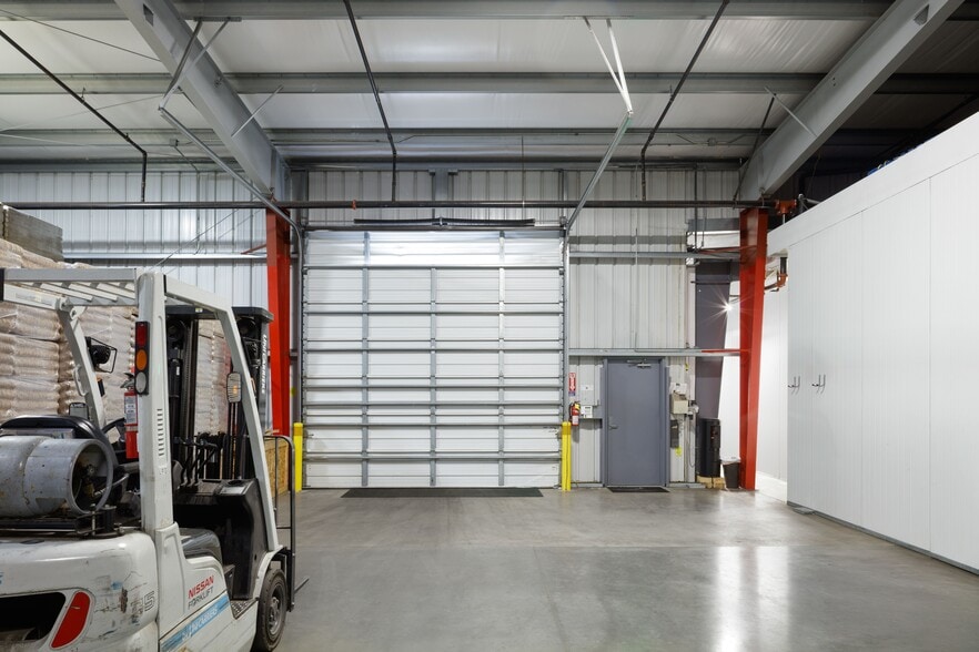 More Photos Of 578 Enterprise St, Escondido Warehouse For Sale