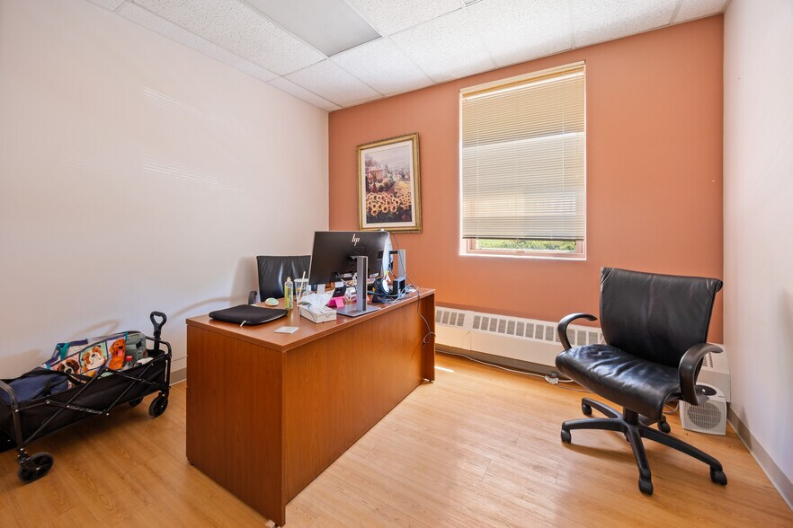 More Photos Of 19 Lunar Dr, Woodbridge Medical For Lease
