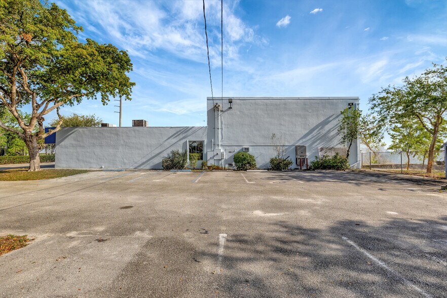 More Photos Of 1500 N Powerline Rd, Pompano Beach Warehouse For Sale