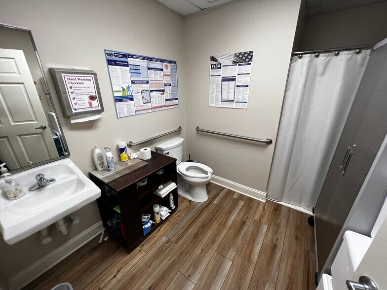 More Photos Of 1258 Mann Dr, Matthews Medical For Sale