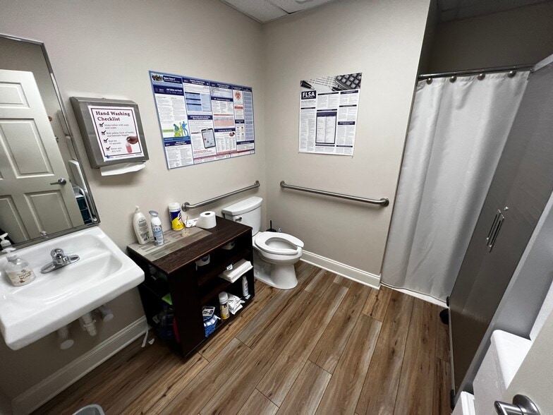 More Photos Of 1258 Mann Dr, Matthews Medical For Sale