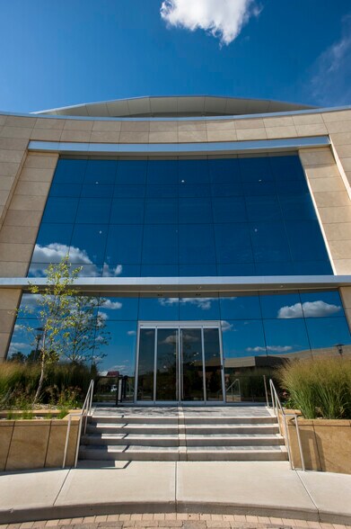 More Photos Of 1302 Deming Way, Madison Office For Lease