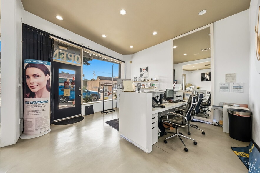 More Photos Of 351-353 S Robertson Blvd, Beverly Hills Storefront Retail Office For Lease