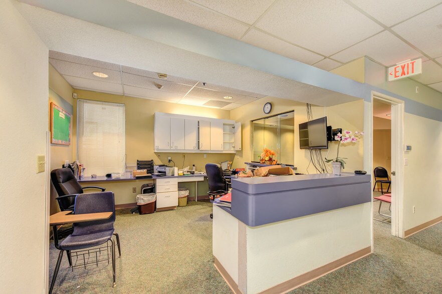 More Photos Of 4718-4740 Engle Rd, Carmichael Loft Creative Space For Lease