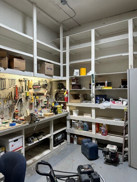 More Photos Of 438 N Bancroft St, Indianapolis Light Manufacturing For Sale