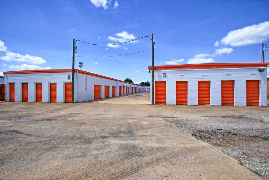 More Photos Of 15502 Old Galveston Rd, Webster Light Manufacturing For Lease