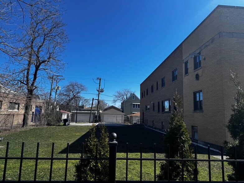 More Photos Of 3525 S Hermitage Ave, Chicago Religious Facility For Sale