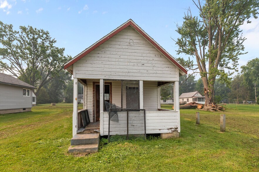 More Photos Of 138 E Front St, Marquette Trailer Camper Park For Sale