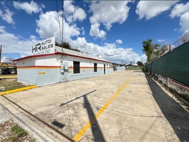 More Photos Of 3017 San Dario Ave, Laredo Auto Dealership For Lease