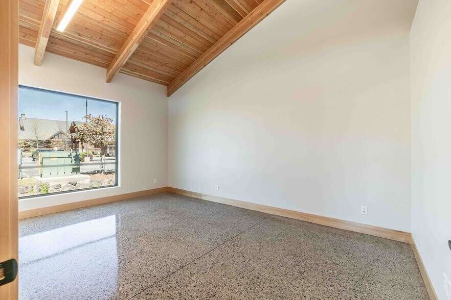 More Photos Of 8512 N Wayne Dr, Hayden Flex For Lease
