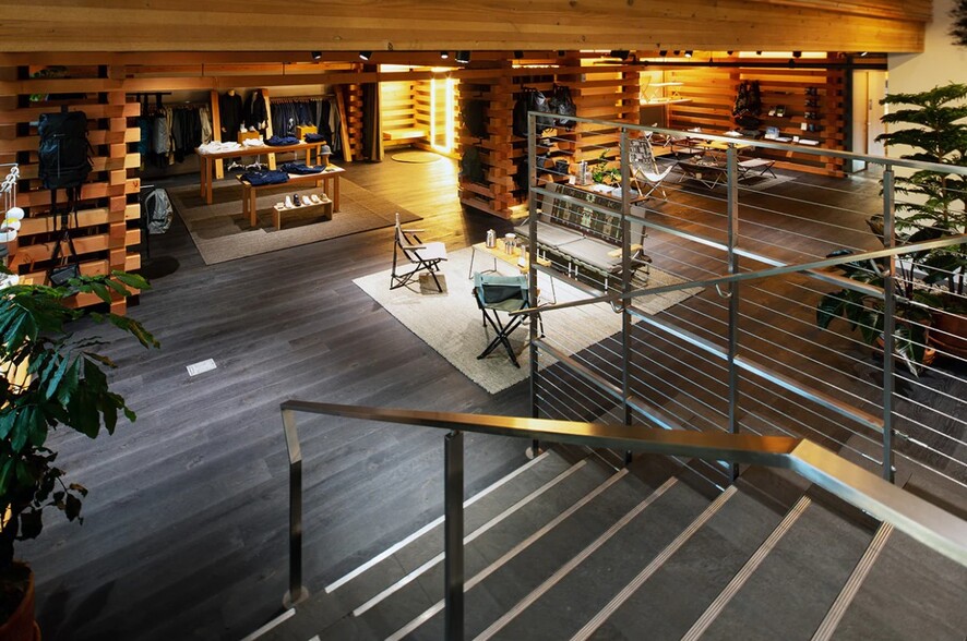 More Photos Of 404 NW 23rd Ave, Portland General Retail For Sale