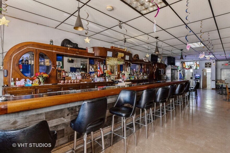 More Photos Of 3614-3620 W Division St, Chicago Storefront For Sale