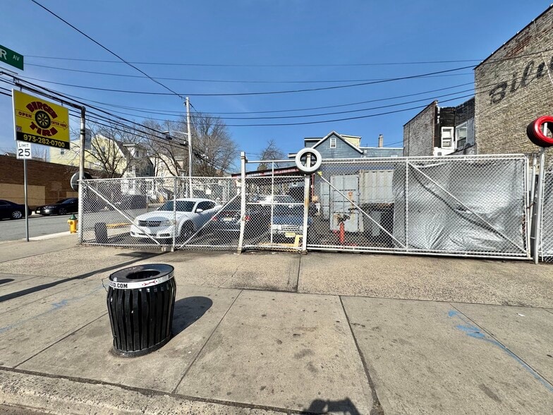 More Photos Of 973 Bergen St, Newark Auto Repair For Sale