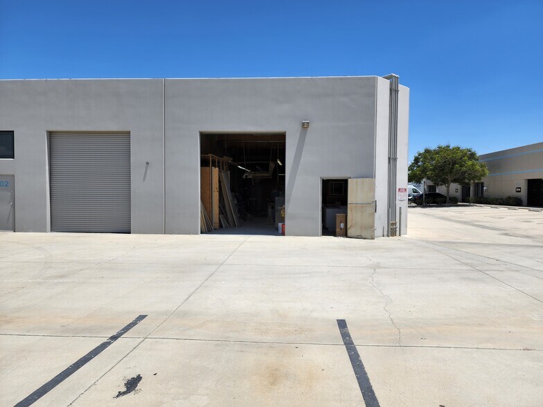 More Photos Of 42231 6th St W, Lancaster Warehouse For Lease